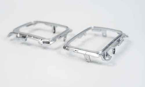 Surface treatment of automotive parts by spray painting